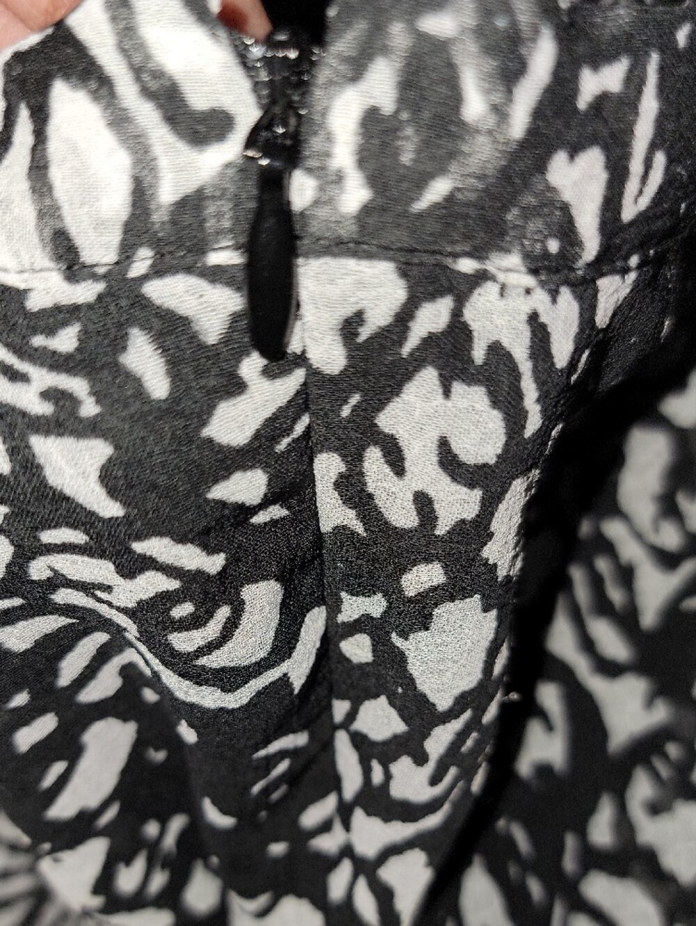Vince Camuto Black and White Printed A-Line Skirt - Picture 5 of 6